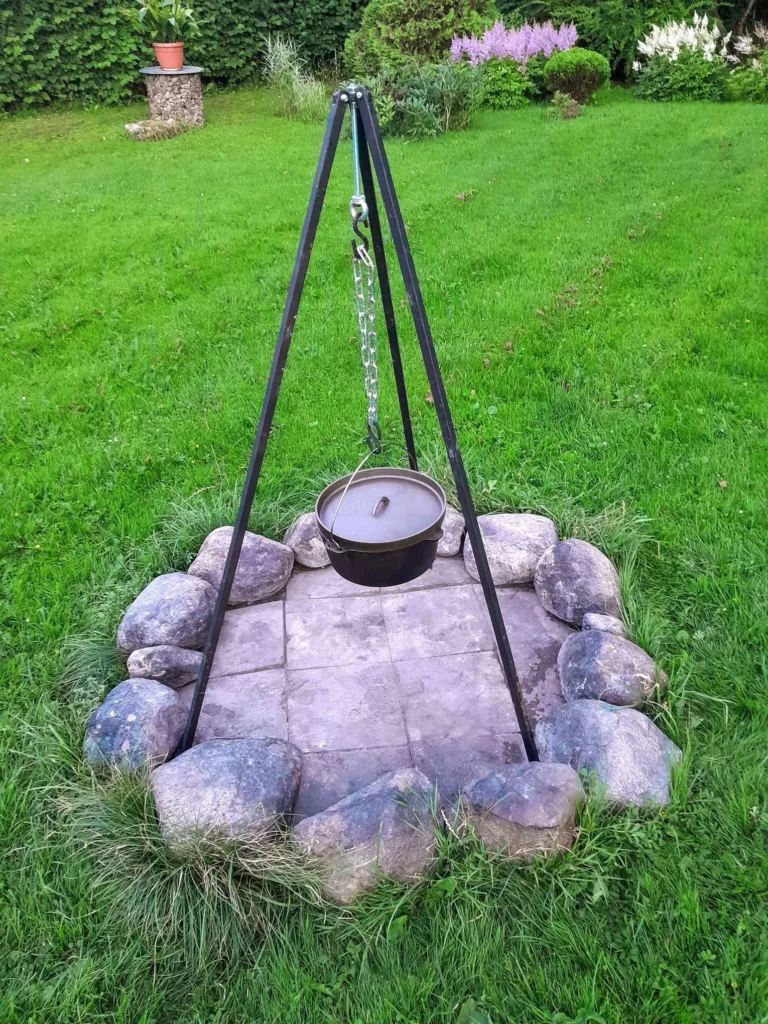 Ugunskura katla ar statīvu noma