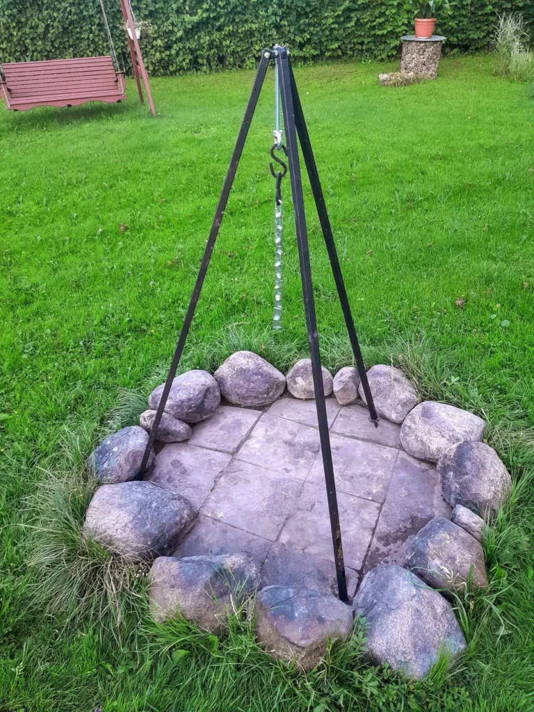 Ugunskura katla ar statīvu noma